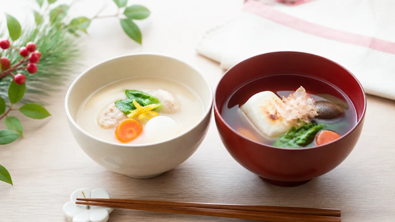 大阪のお雑煮は2日目に変わる？白味噌とすまし汁の風習を解説