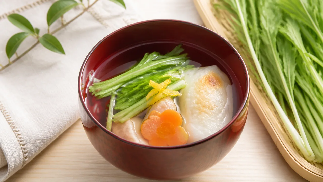 大阪のお雑煮は2日目に変わる？白味噌とすまし汁の風習を解説